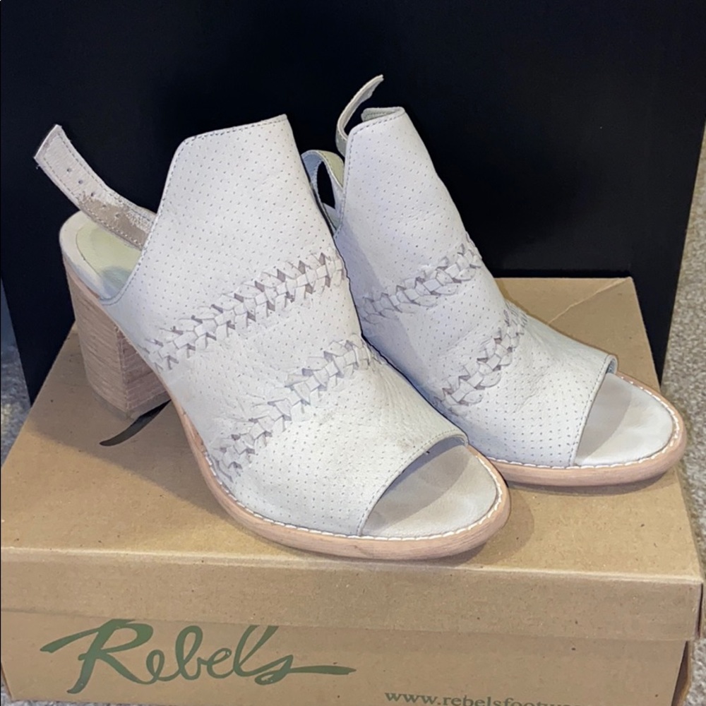 Rebels Grey Pumps